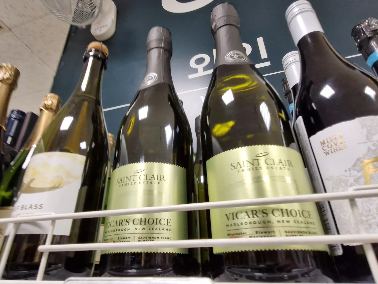생 클레어 비카스 초이스 라벨 클로즈업, SAINT CLAIR FAMILY ESTATE와 VICAR'S CHOICE, MARLBOROUGH NEW ZEALAND, 와인메이커 Stewart Maclennan 표기